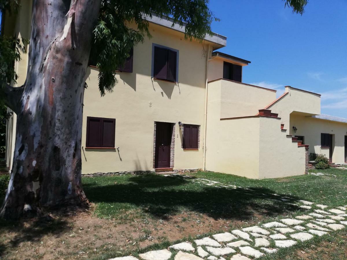 Agriturismo Le Folaghe แตร์ราชินา ภายนอก รูปภาพ