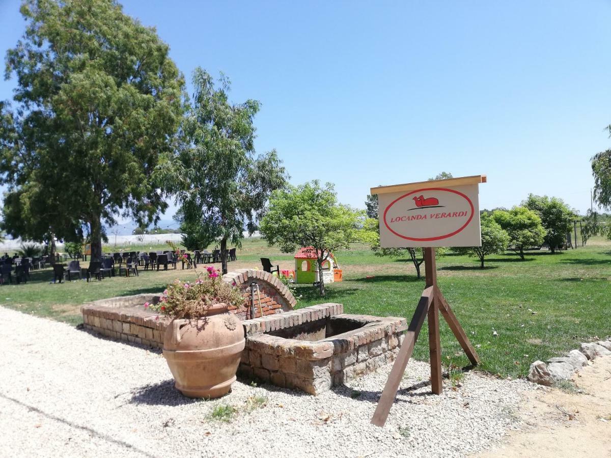 Agriturismo Le Folaghe แตร์ราชินา ภายนอก รูปภาพ