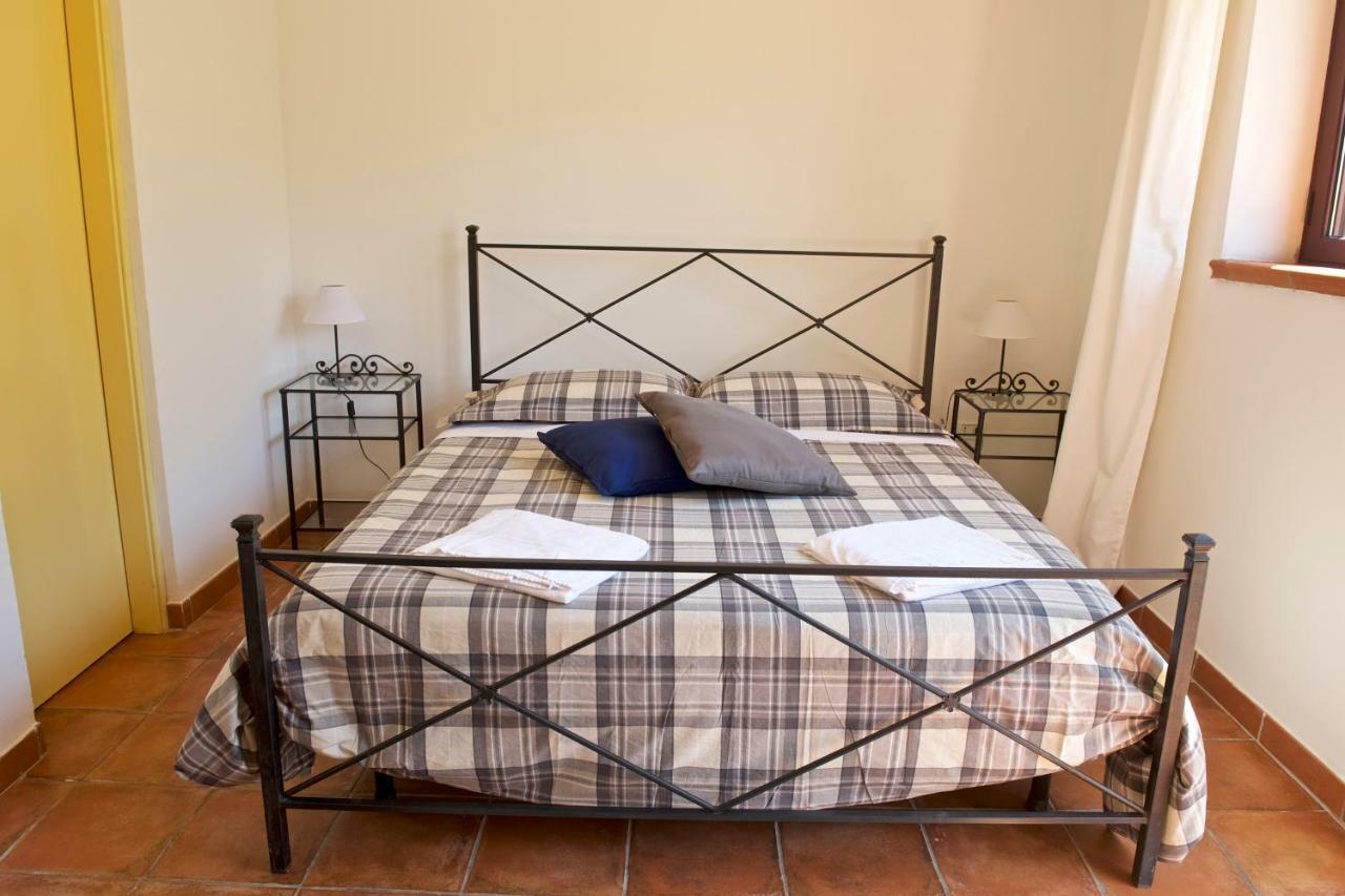 Agriturismo Le Folaghe แตร์ราชินา ภายนอก รูปภาพ