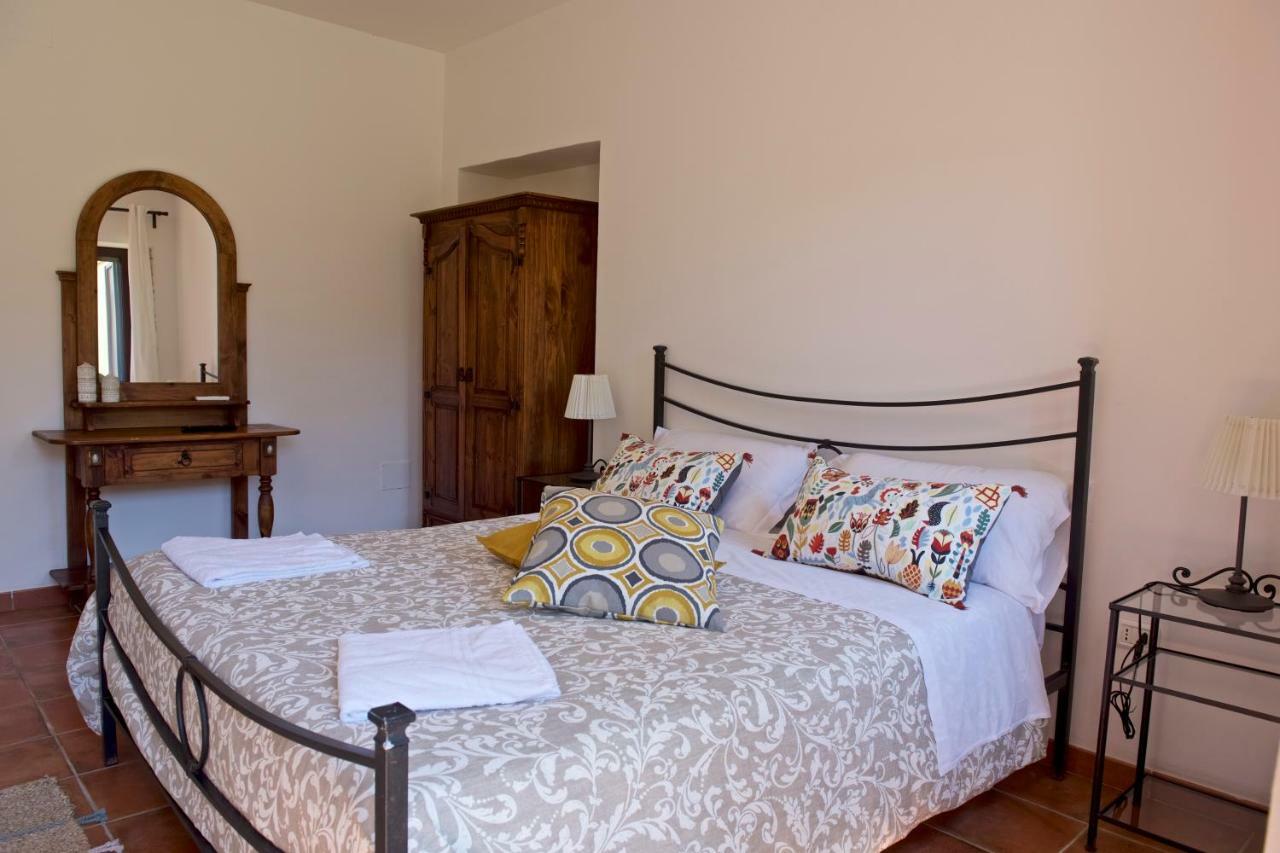 Agriturismo Le Folaghe แตร์ราชินา ภายนอก รูปภาพ